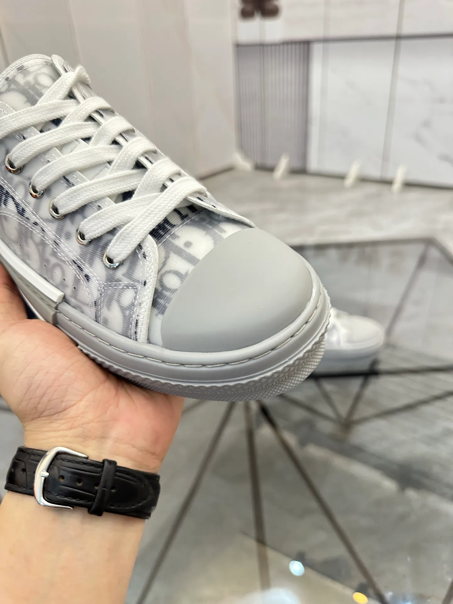 Selling men's shoes 💰: 💰P400¥ Product trademark: Dio* "Dior*" low-top casual shoes Regular size: 36-45 (can be customized to 46) Couple style B23 Product materials: Upper imported original fabric, breathable lining, original outsole. No.: 007